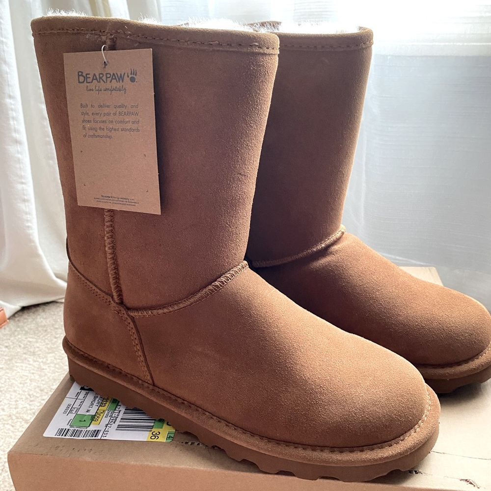 NWT Bearpaw Elle Short Hickory Boots W9